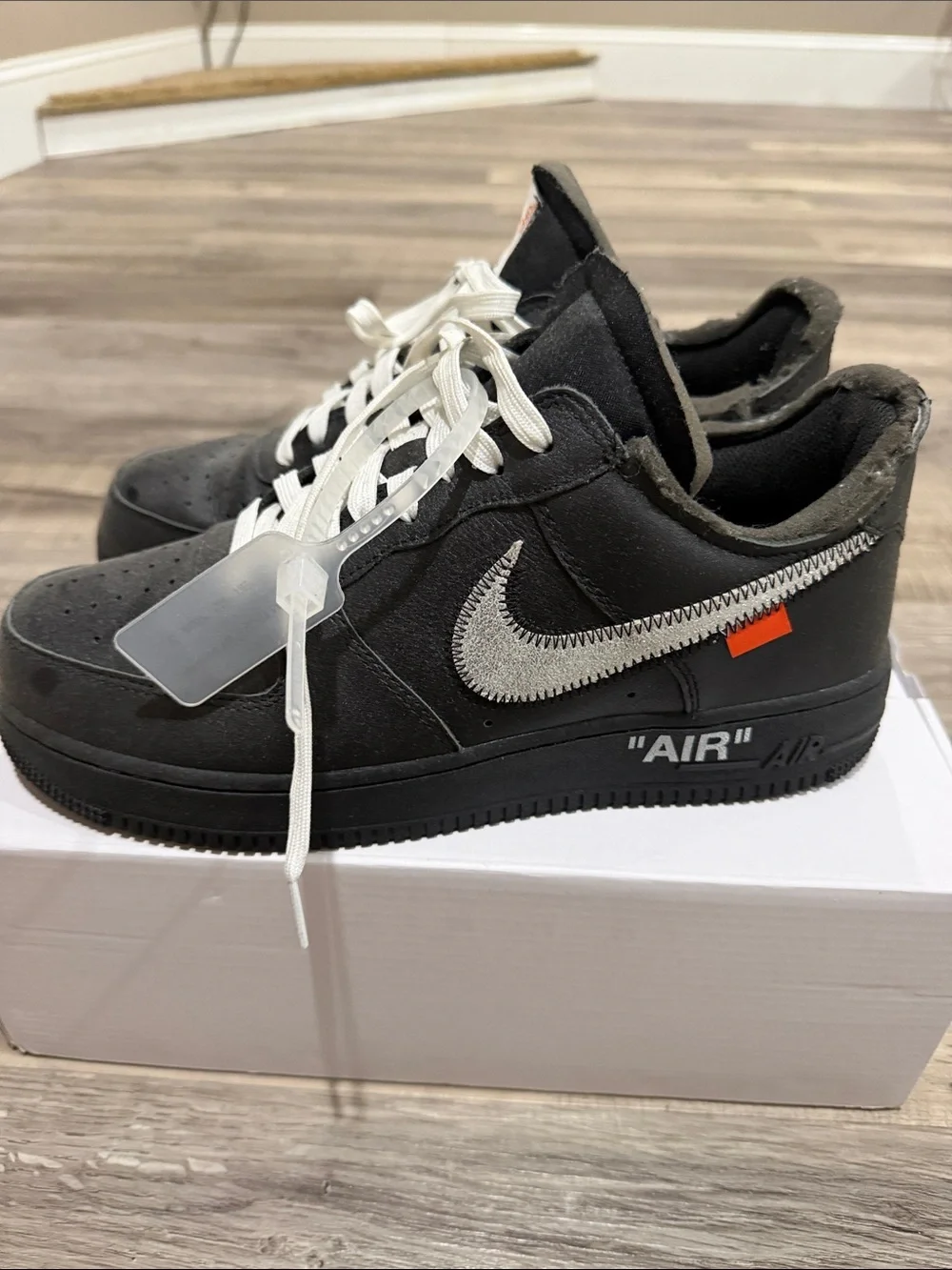 Off White Air Force’s Black and White Men’s Low-Top Sneakers -